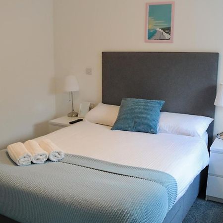Pier12 Apartment Eastbourne Bagian luar foto