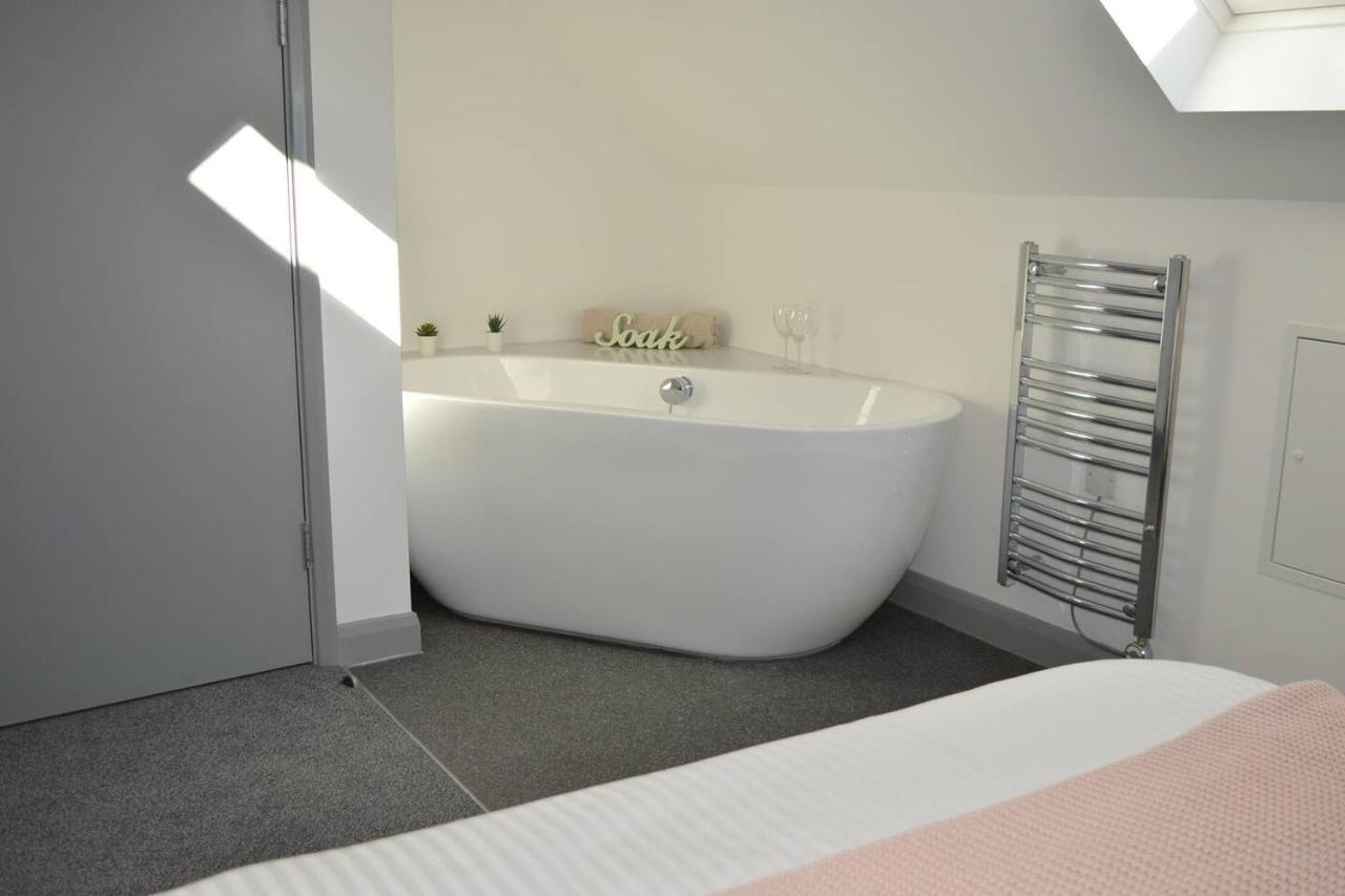 Pier12 Apartment Eastbourne Bagian luar foto