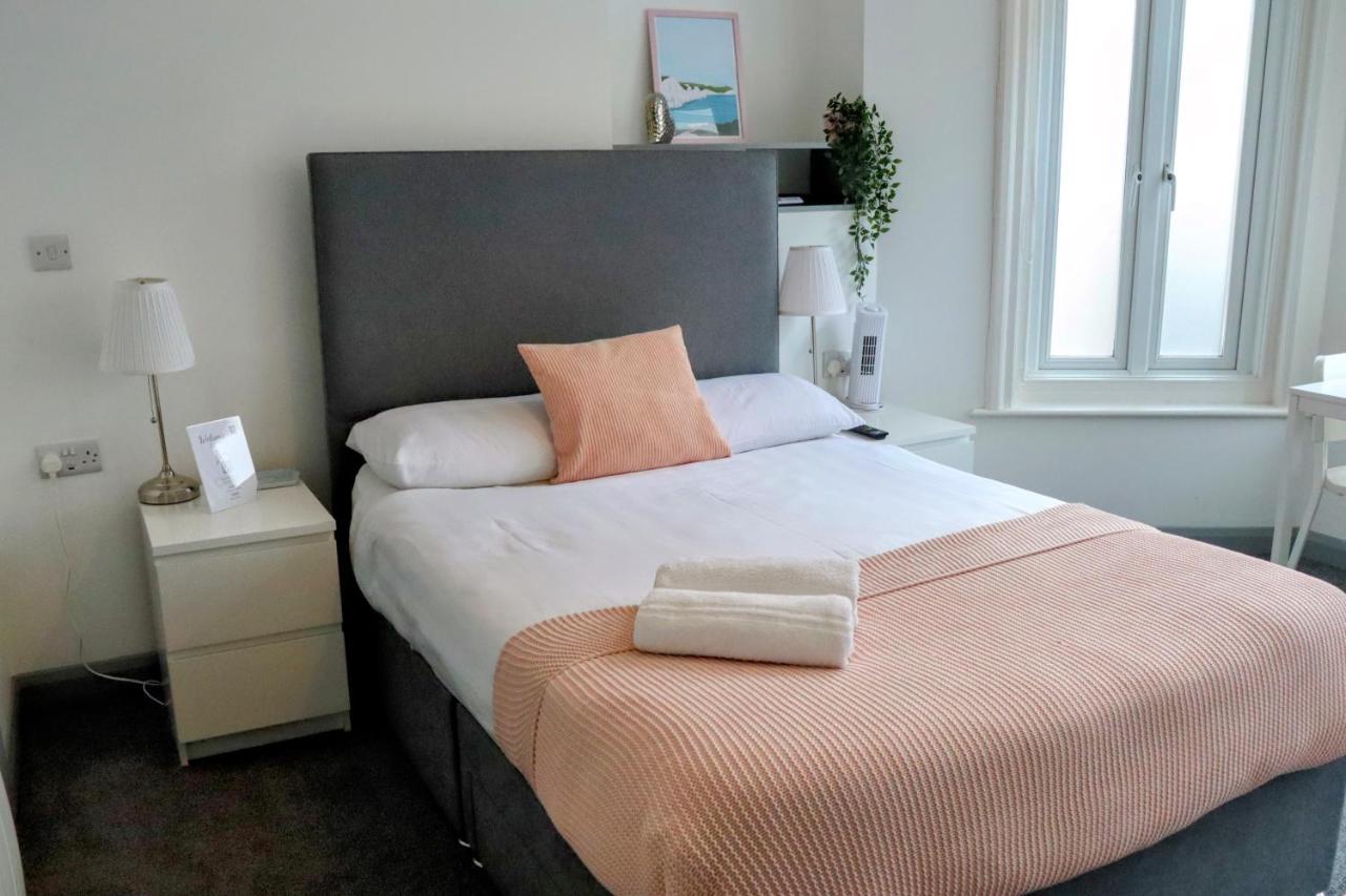 Pier12 Apartment Eastbourne Bagian luar foto