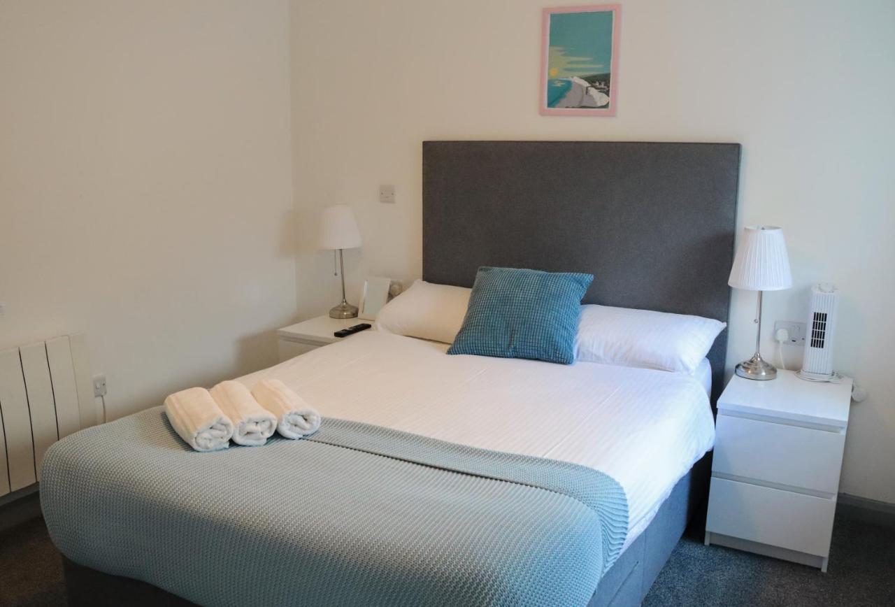 Pier12 Apartment Eastbourne Bagian luar foto