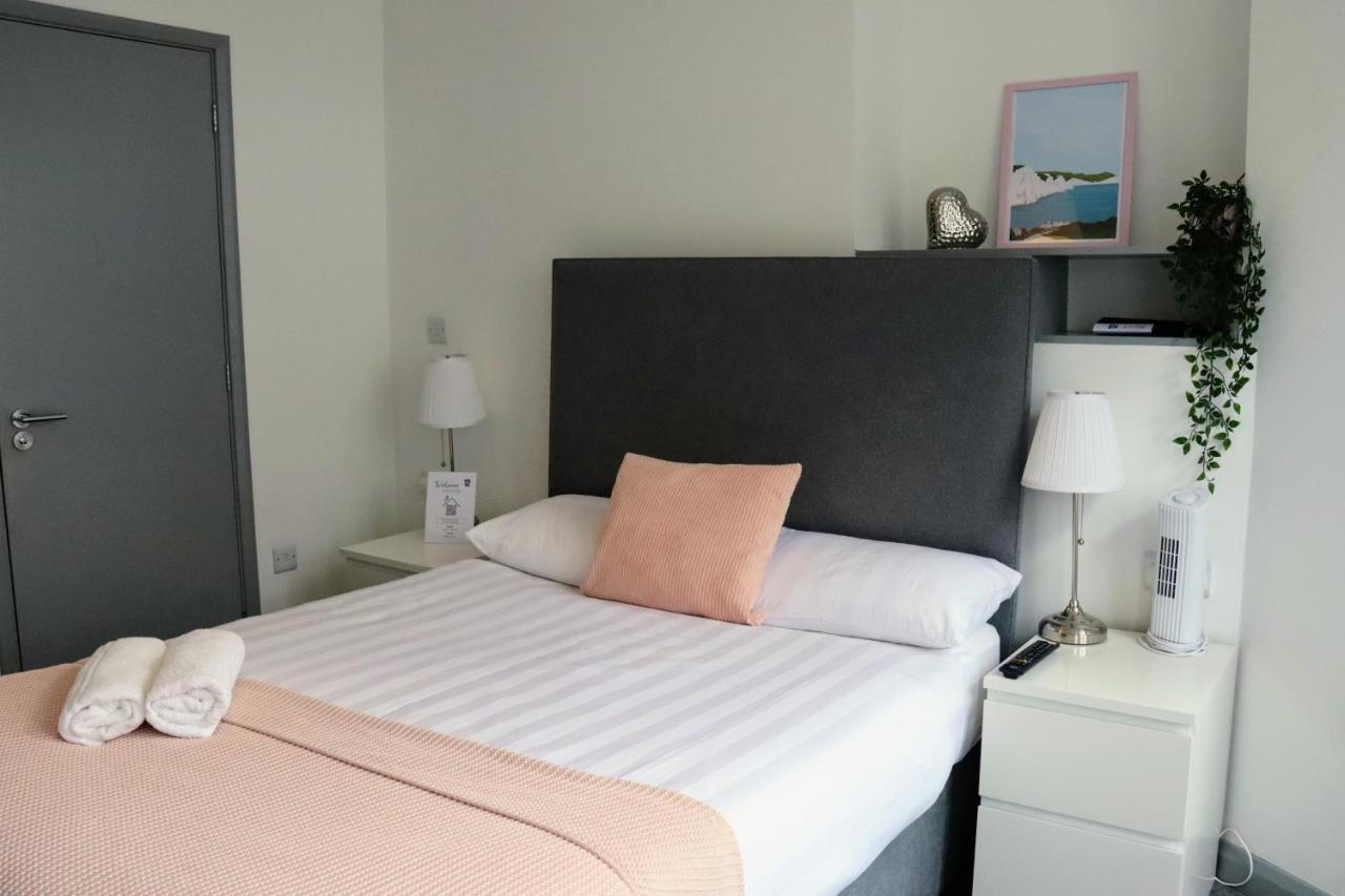 Pier12 Apartment Eastbourne Bagian luar foto