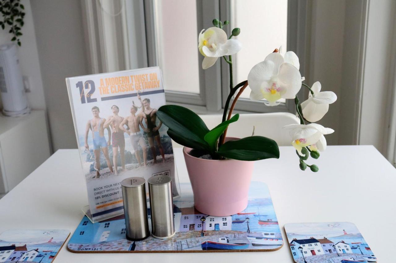 Pier12 Apartment Eastbourne Bagian luar foto
