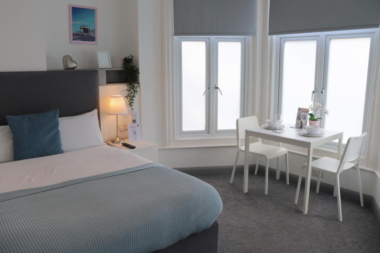 Pier12 Apartment Eastbourne Bagian luar foto