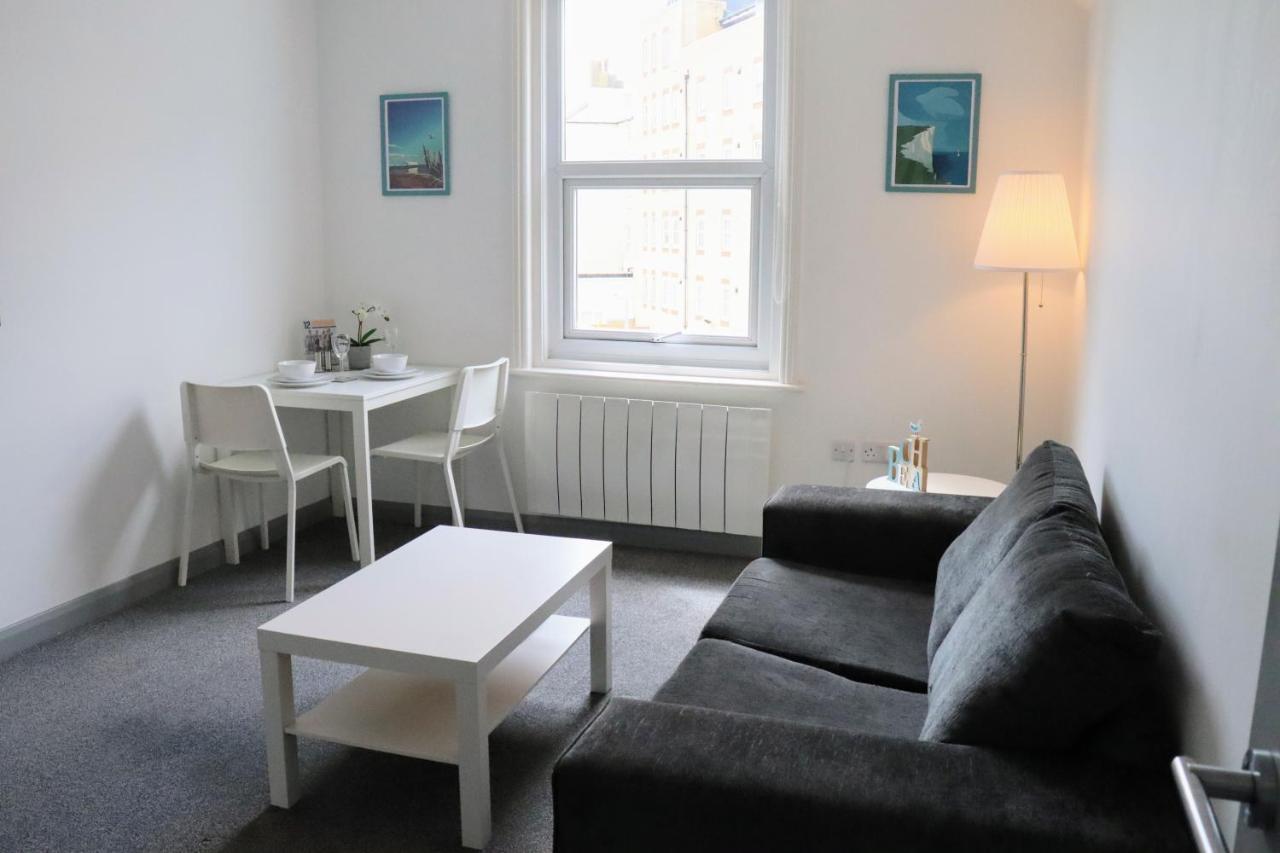 Pier12 Apartment Eastbourne Bagian luar foto