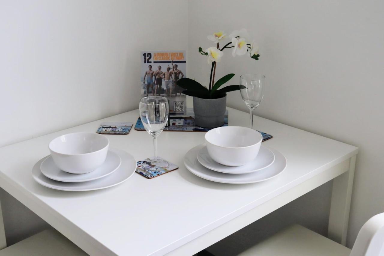 Pier12 Apartment Eastbourne Bagian luar foto