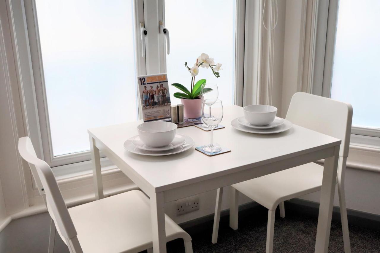 Pier12 Apartment Eastbourne Bagian luar foto